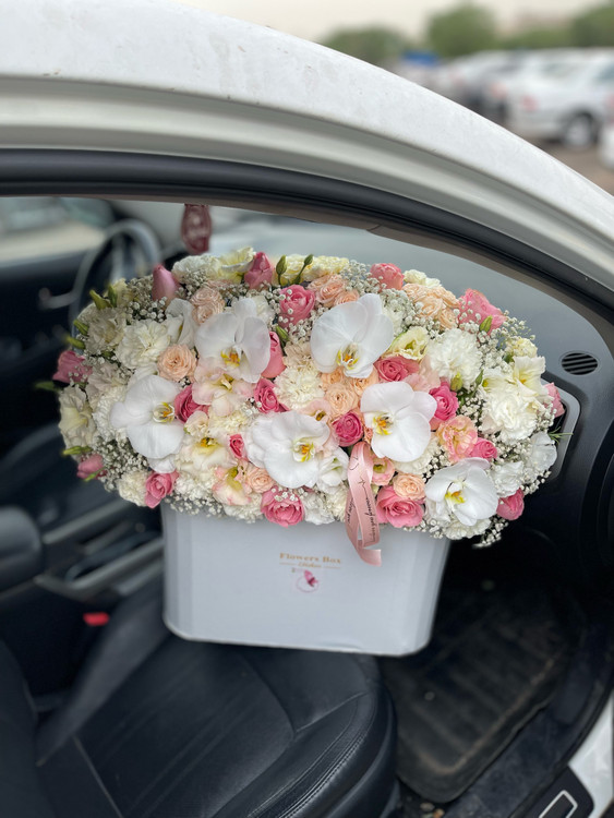 باکس گل رز و ارکیده صورتی و سفید با ارسال فوری در تهران