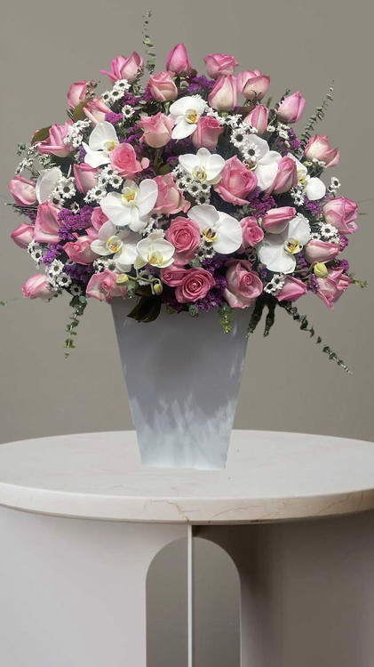 باکس گل سفید شیک با ترکیب رز صورتی و ارکیده سفید با ارسال رایگان در تهران