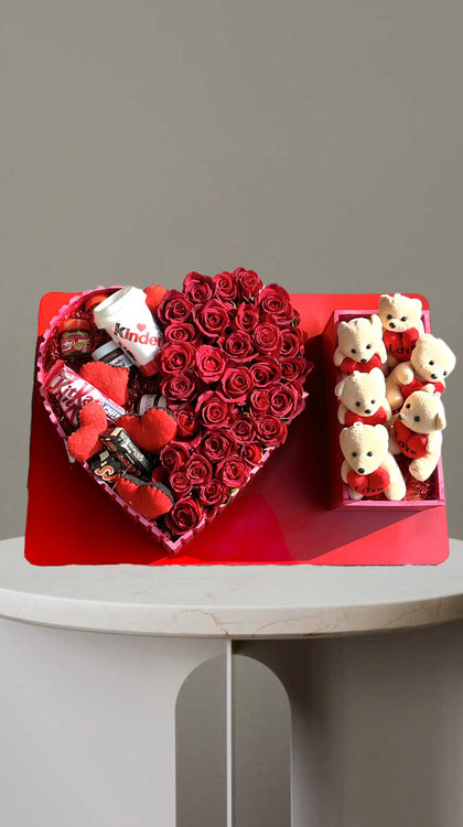 باکس گل قلبی رز قرمز با شکلات و عروسک خرسی ولنتاین مناسب هدیه عاشقانه و سورپرایز ولنتاین از گلفروشی فلورسا