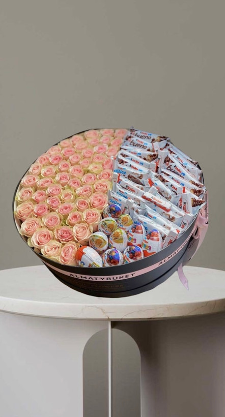 باکس گل گرد رز و شکلات مناسب ولنتاین با ارسال رایگان در تهران