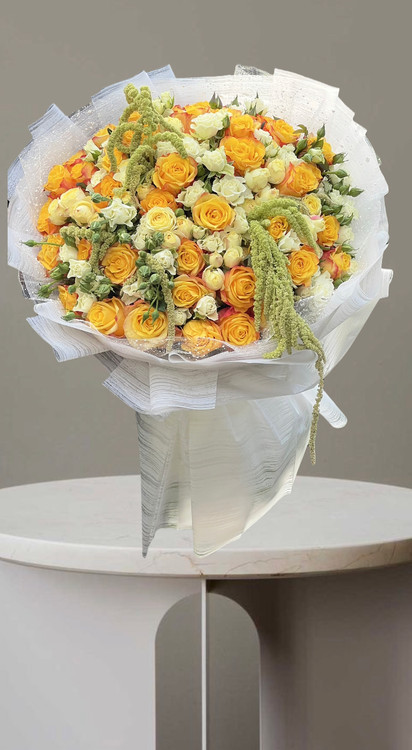 دسته گل خاص رز زرد و سفید شیک از گلفروشی فلورسا