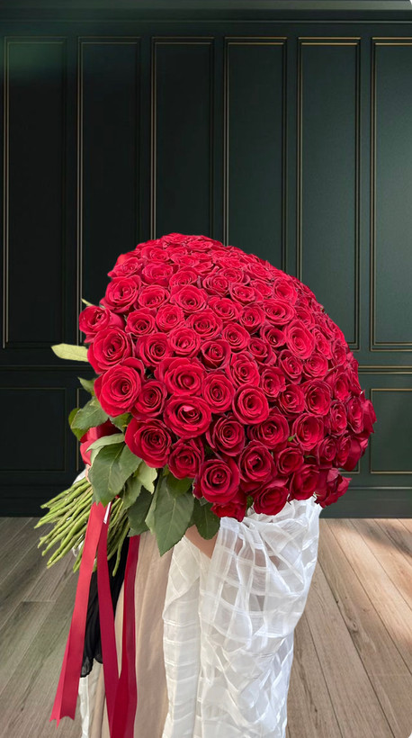 دستهگل ۷۰ شاخه رز قرمز هلندی |گلفروشی فلورسا