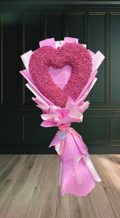 دسته گل قلب صورتی با طراحی خاص وفانتزی از گلفروشی فلورسا