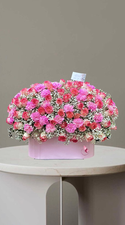 باکس گل صورتی رز و میخک با طراحی لوکس و خاص از گلفروشی فلورسا