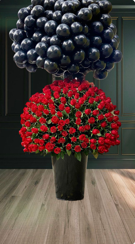 باکس تولدی شیک ۲۰۰ شاخه گل رز قرمز و بادکنک مشکی لوکس در باکس فلزی.مناسب تولد و سورپرایز خاص.از گلفروشی فلورسا