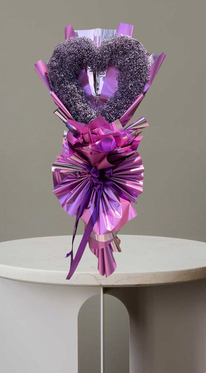 دسته گل قلبی ژیپسوفیلا بنفش با کاغذپیچی براق و ربان بنفش-مناسب هدیه عاشقانه و تولد و سورپرایز خاص