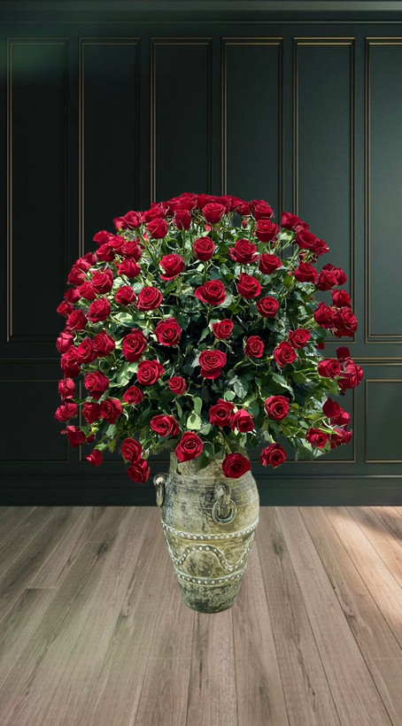 جام گل سفالی طلایی با ۱۰۰ شاخه رز قرمز طبیعی-گلفروشی فلورسا ارسال فوری گل در تهران