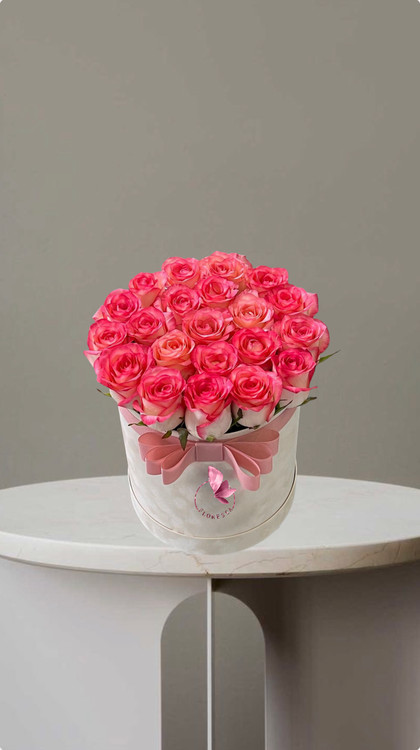 باکس گل رز جومولیا ۲۰ شاخه صورتی در باکس صورتی و ربان صورتی گلفروشی فلورسا ارسال گل در تهران