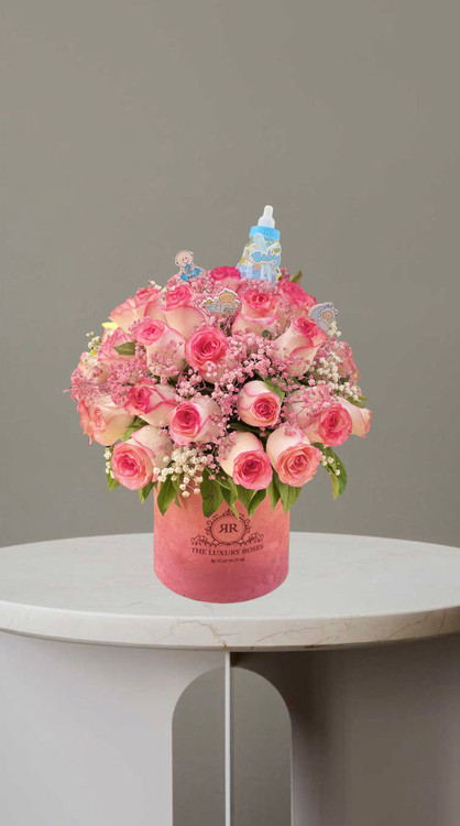 رزباکس صورتی ۴۰ شاخه برای نوزادی و تعیین جنسیت با تاپر نوزادی آبی-گلفروشی فلورسا