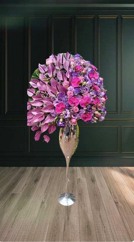 جام لوکس با ترکیب ارکیده های صورتی و بنفش، رزهای خاص انتوریوم در جام شیک