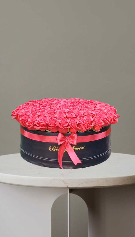 باکس گل رز ۸۰ شاخه قرمز شیک و لوکس با جعبه مشکی و روبان قرمز